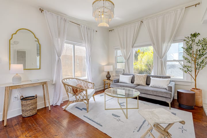 Light-filled Venice Retreat Steps From The Sand - Venice Beach, CA