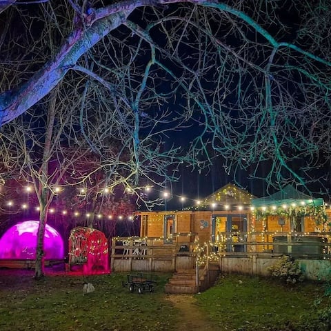 Owl Lodge + Hot tub, Cinema Dome & Spa