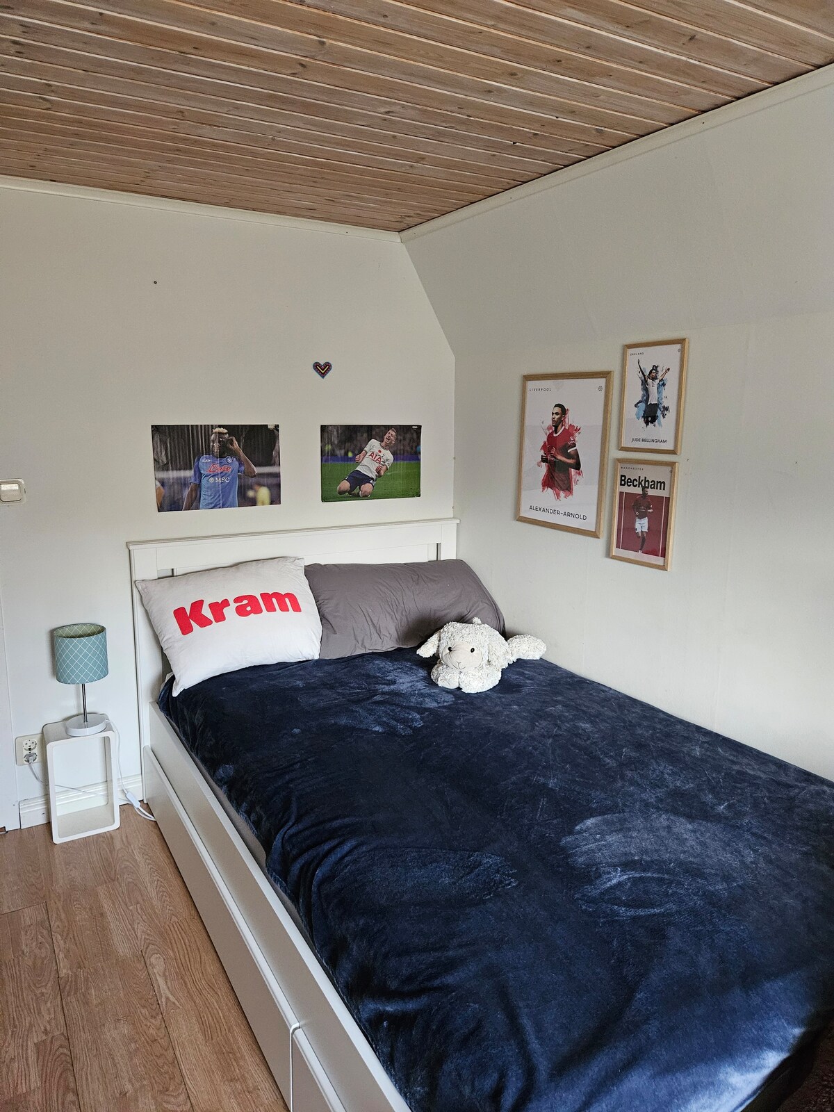 Საძინებელი საწოლით 120 სმ.