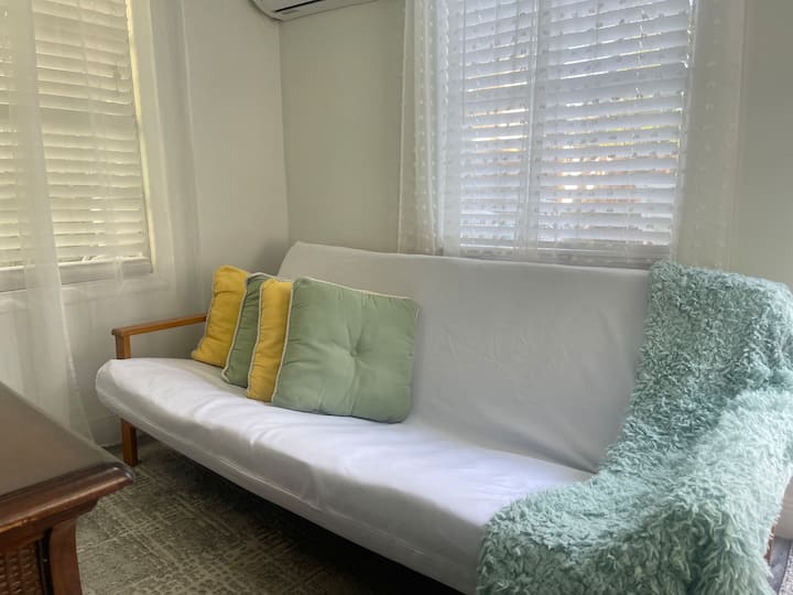 Convenient And Private Downtown 1br Near Beach - West Palm Beach, FL