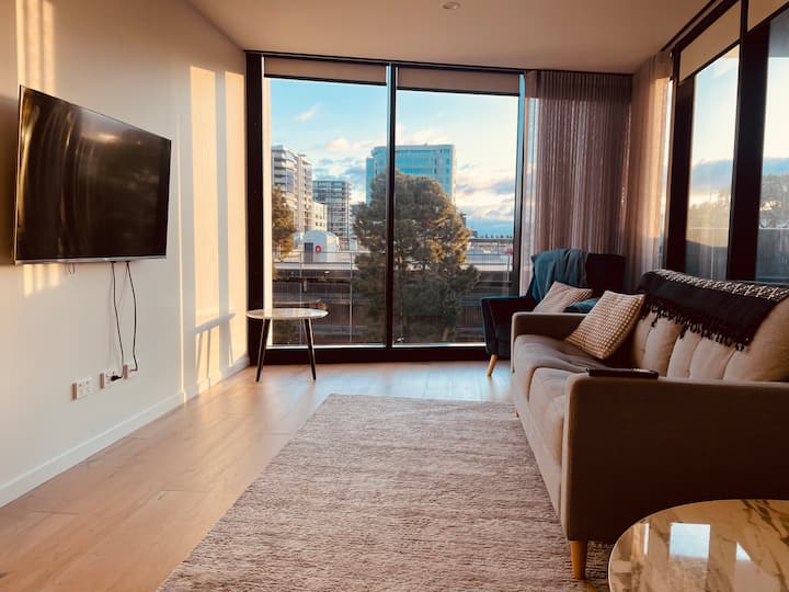 City View ~Free Parking ~ Rooftop Pool ~Quiet - Canberra