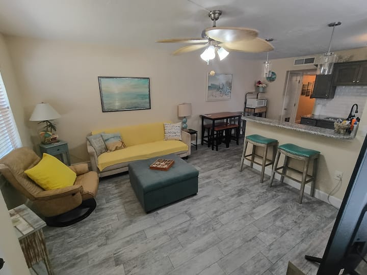 2br Beach House, Kitchen, W/d, Bikes, Chairs, Bbq. - Cape Canaveral, FL
