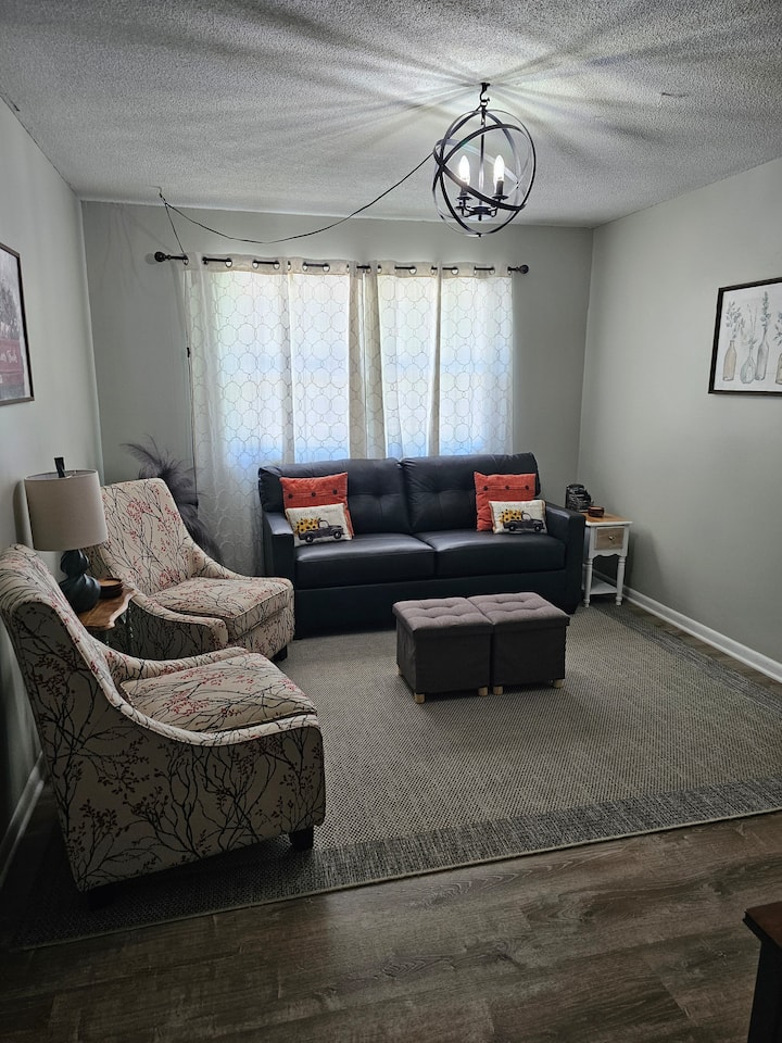 Cute 2 Bedroom In Starved Rock Country - Ottawa, IL