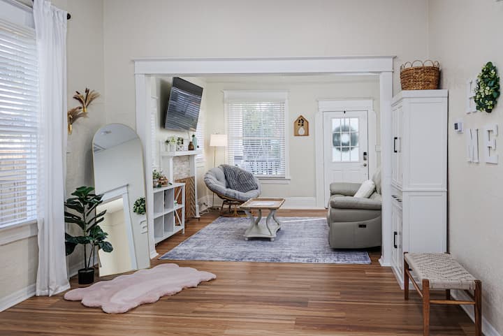 3br Historic Home | Cozy Retreat In Dixieland - Lakeland, FL