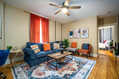 Quiet and Cozy - Comfortable Home in Takoma Park!.