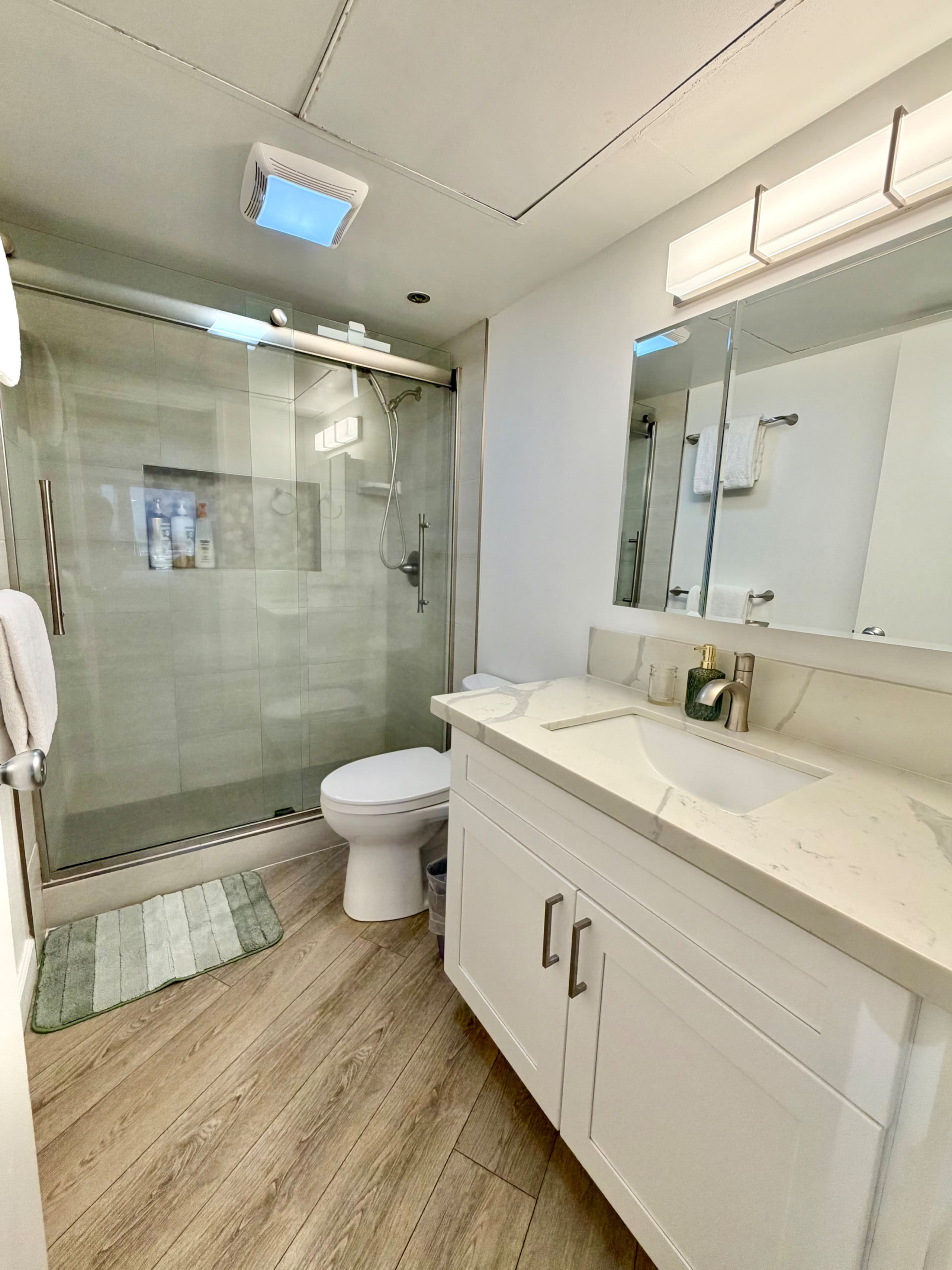 Condo in Honolulu · ★4.98 · 1 bedroom · 2 beds · 1 shared bath - Image 11