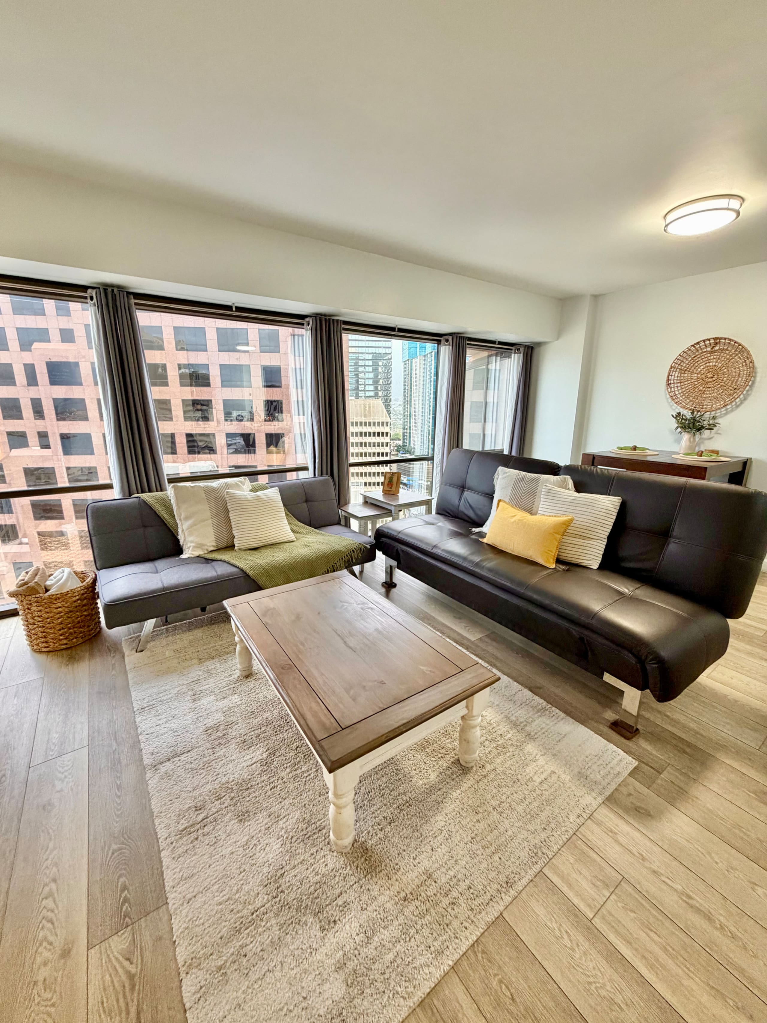 Condo in Honolulu · ★4.98 · 1 bedroom · 2 beds · 1 shared bath - Image 6