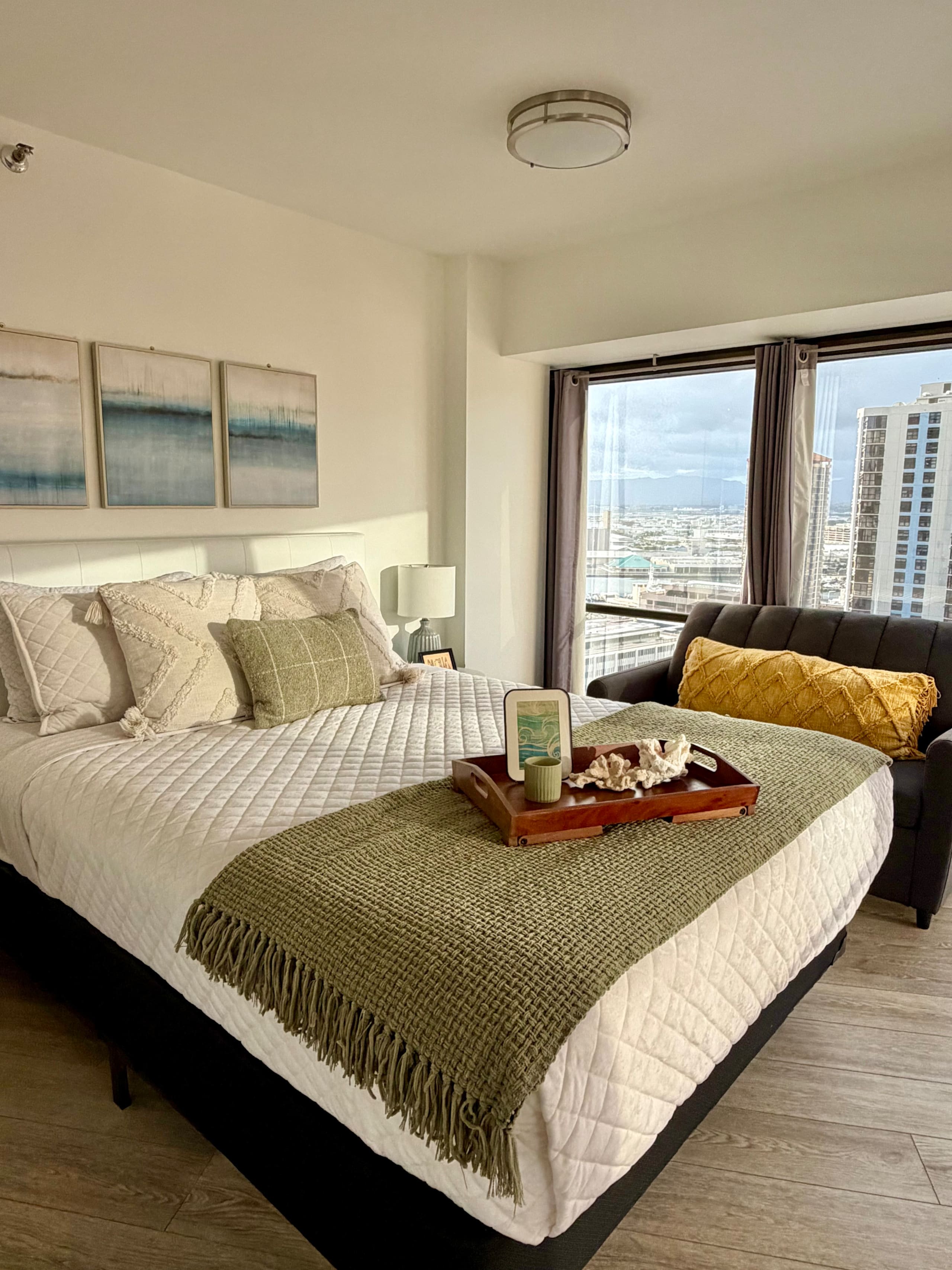 Condo in Honolulu · ★4.98 · 1 bedroom · 2 beds · 1 shared bath - Image 1