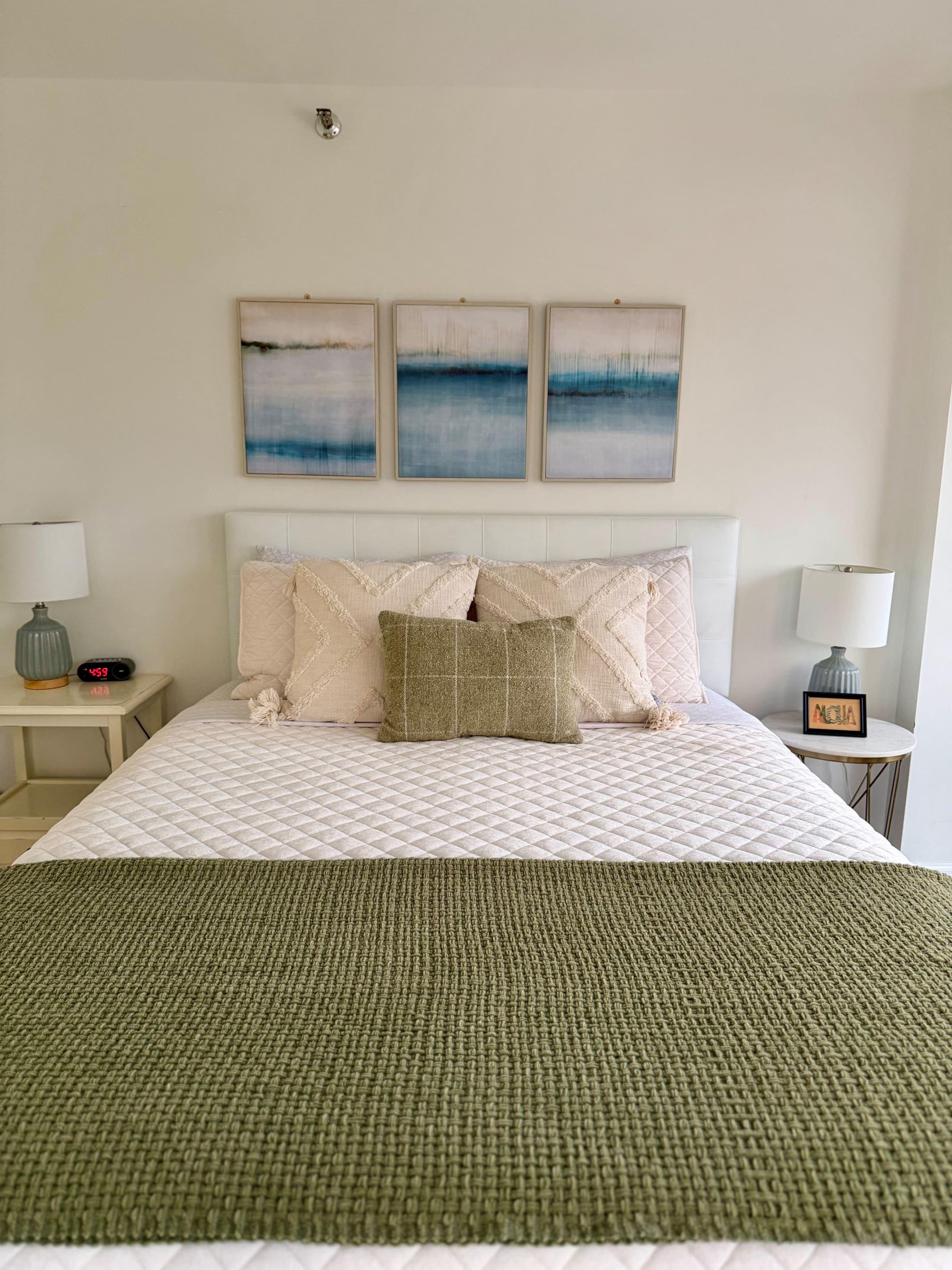 Condo in Honolulu · ★4.98 · 1 bedroom · 2 beds · 1 shared bath - Image 2