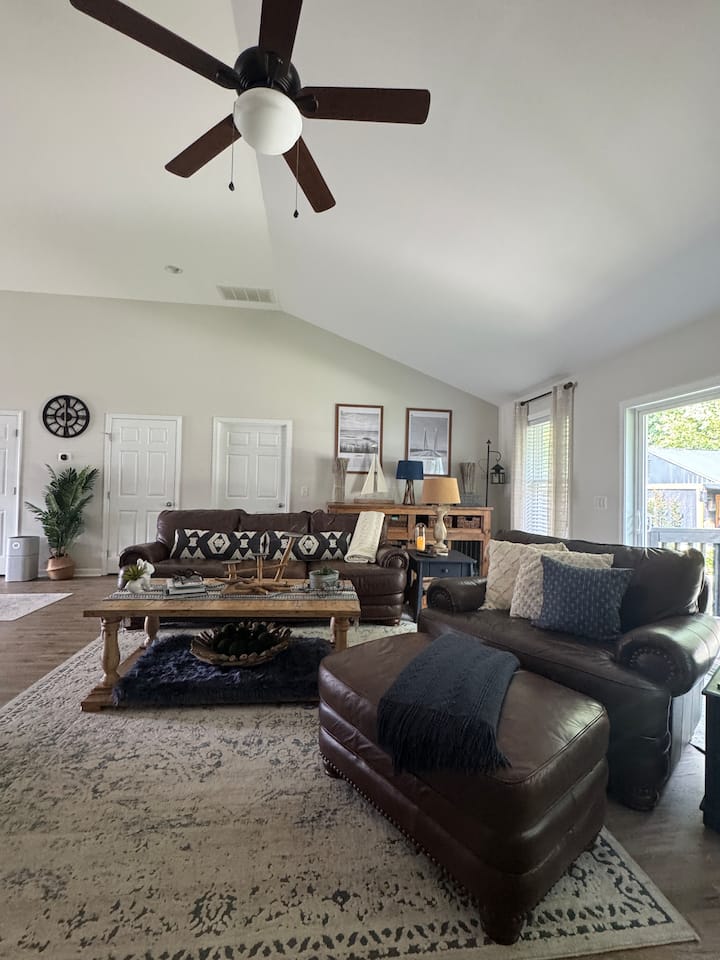 Open Floorplan & Backyard Oasis With Bar & Swimspa - Lewes