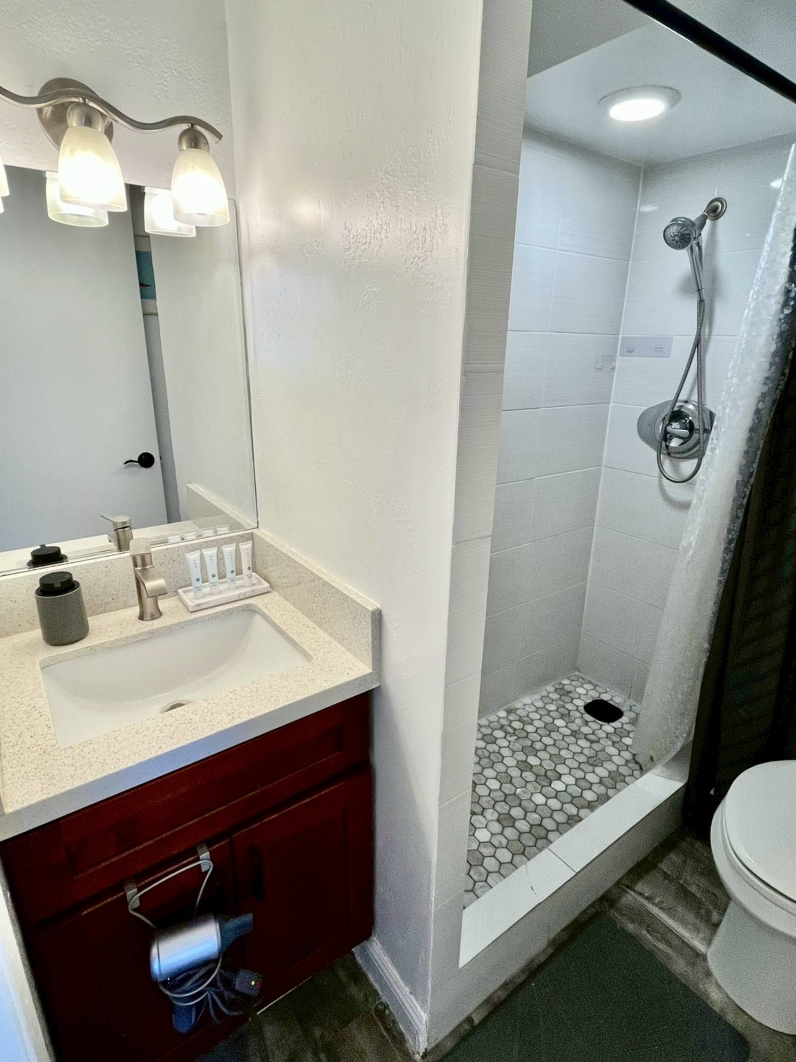 Condo in Honolulu · ★4.64 · 1 bedroom · 1 bed · 1 bath - Image 18