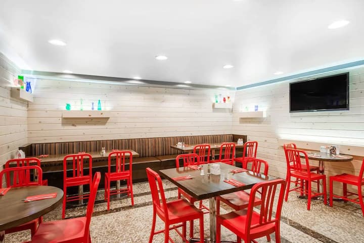 Tryp By Wyndham Times Square - Sleeps 8 - Midtown - Manhattan, NY