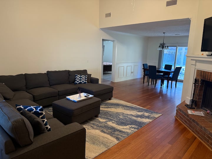 Home Away From Home For Kids And Pets - Columbus, MS