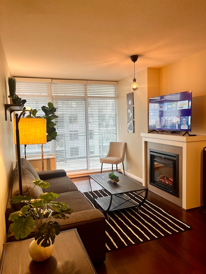Downtown Modern Highrise Condo-2br City&ocean View - Burnaby