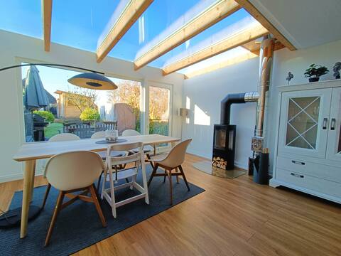 Beach house with sauna & fireplace: 700 m to the beach