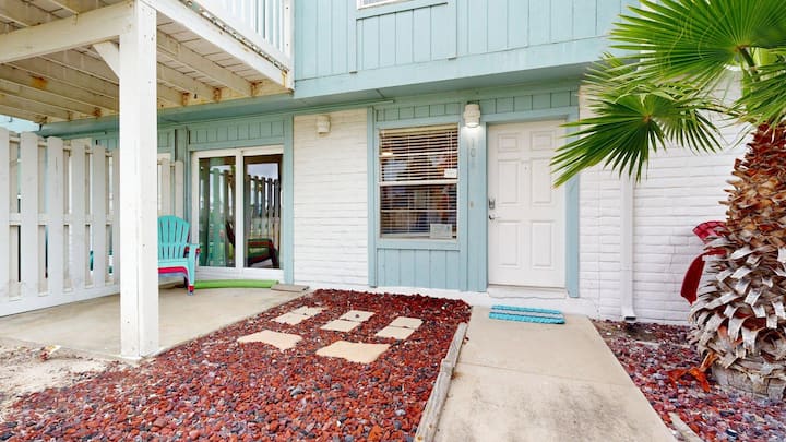 Ec106 1st Floor Condo, Shared Pool & Grill - Port Aransas, TX