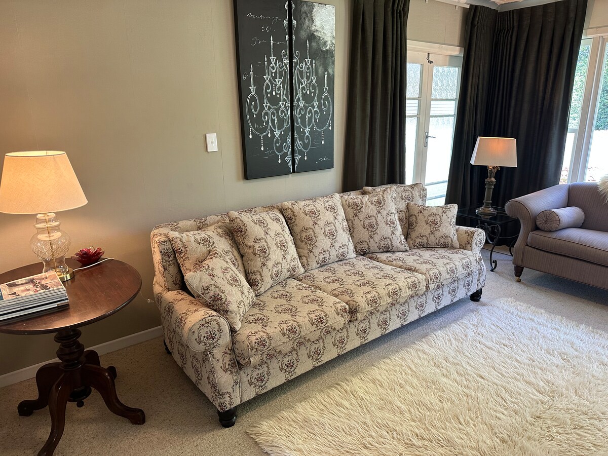 Popular Airbnb listing: Cambridge Cottage - the perfect location in Waipa District