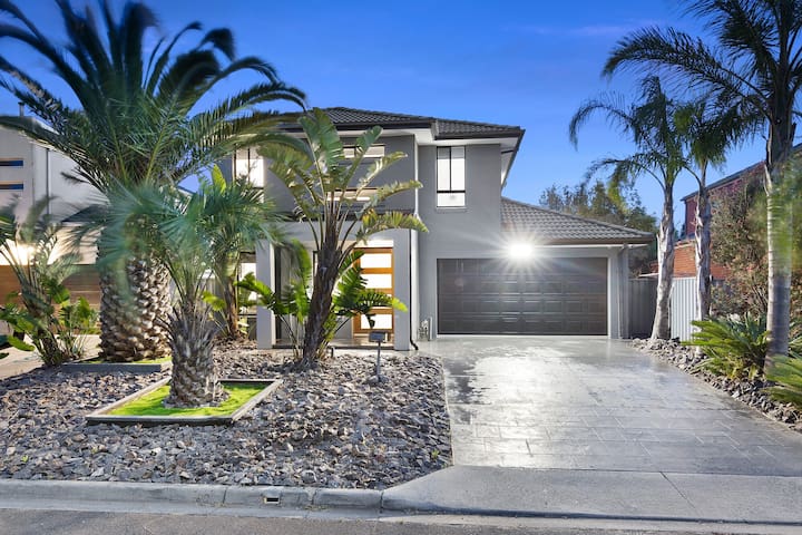 Luxurious Property Centrally Located!