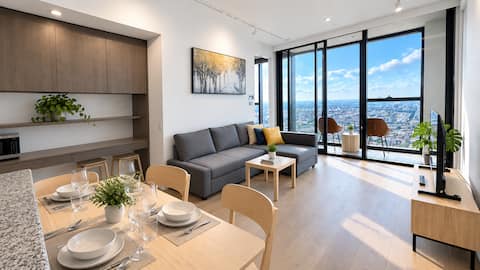 Top performing Airbnb: 68F Wall-to-Glass MelbCBD. 2BR2Bath. 6Pax. CarPark in Carlton