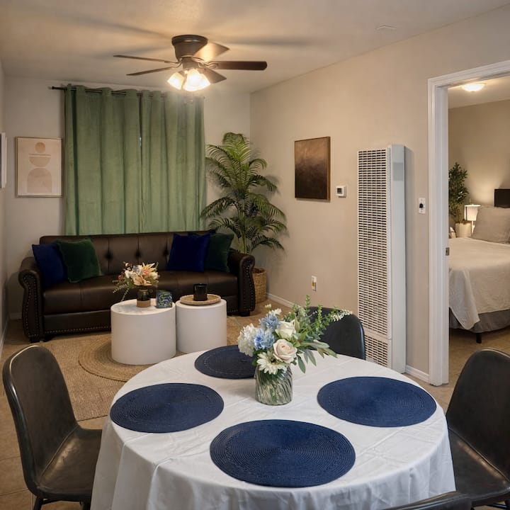 1 Bed Home With Large Fenced In Yard! Near Airport - Albuquerque, NM