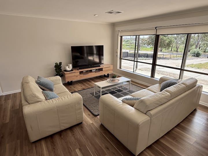 Avoca Dell Luxe Retreat - Family Fun - Murray Bridge