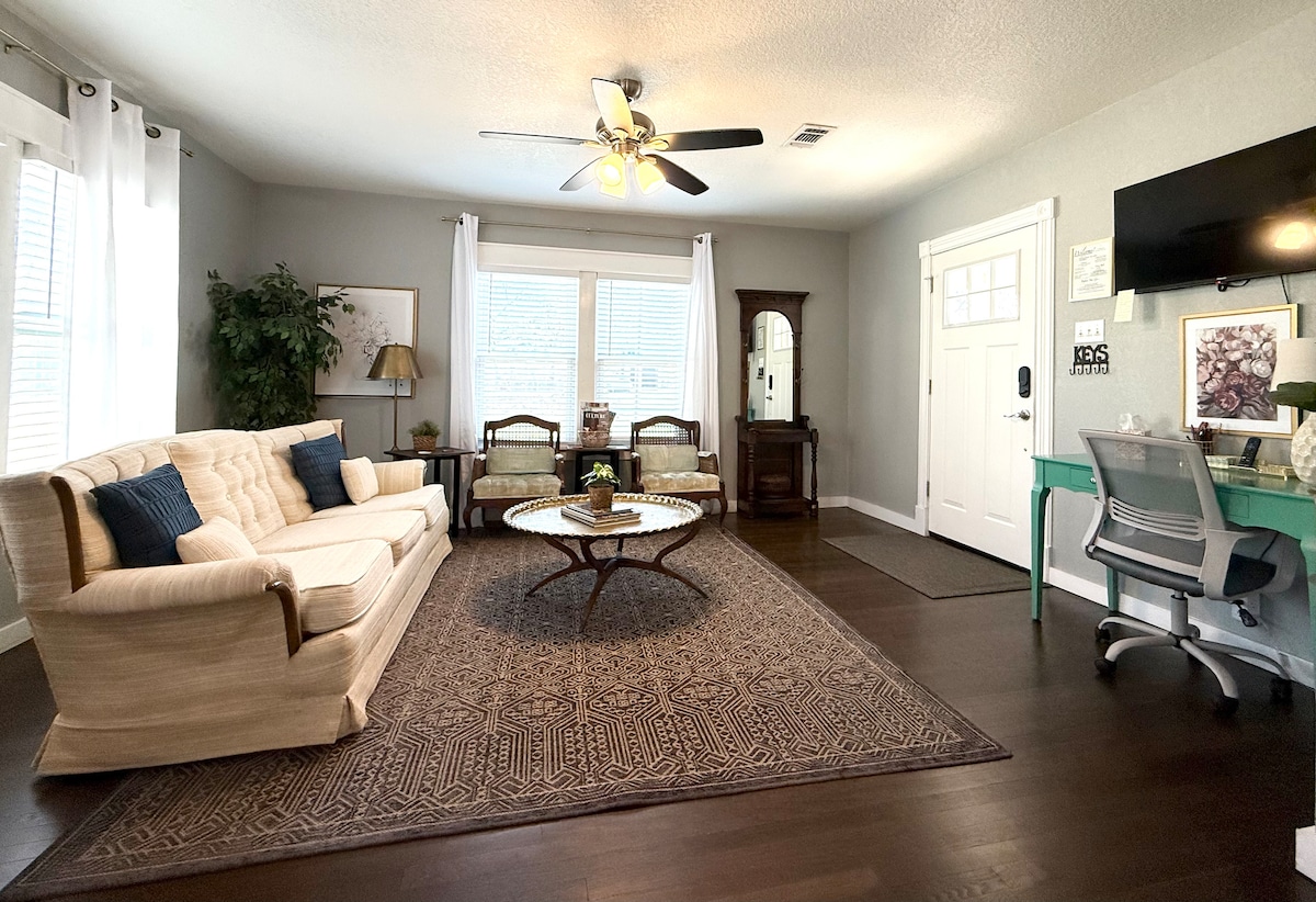 Successful Airbnb property: Spacious 3BR Cottage | 2 King Beds | Dogs Welcome in Kerrville