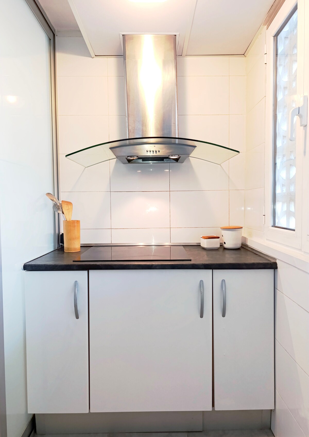 First line. Wifi. Elevator. Parking. Pet friendly 4