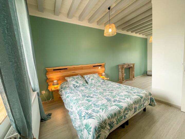 เตียงใหญ่และเตียงเดี่ยว 1 หลัง