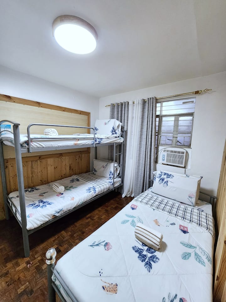 1张双层床+ 1张单人床