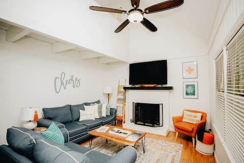 Cheerful Cozy Cottage. Cheers On Chinkapin