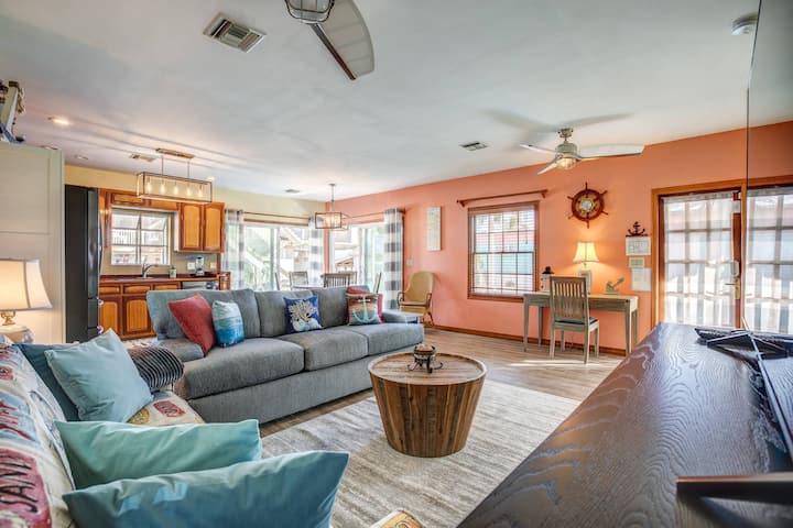 Anchors Away - Canal Front Home, Pool & Hot - Marathon, FL