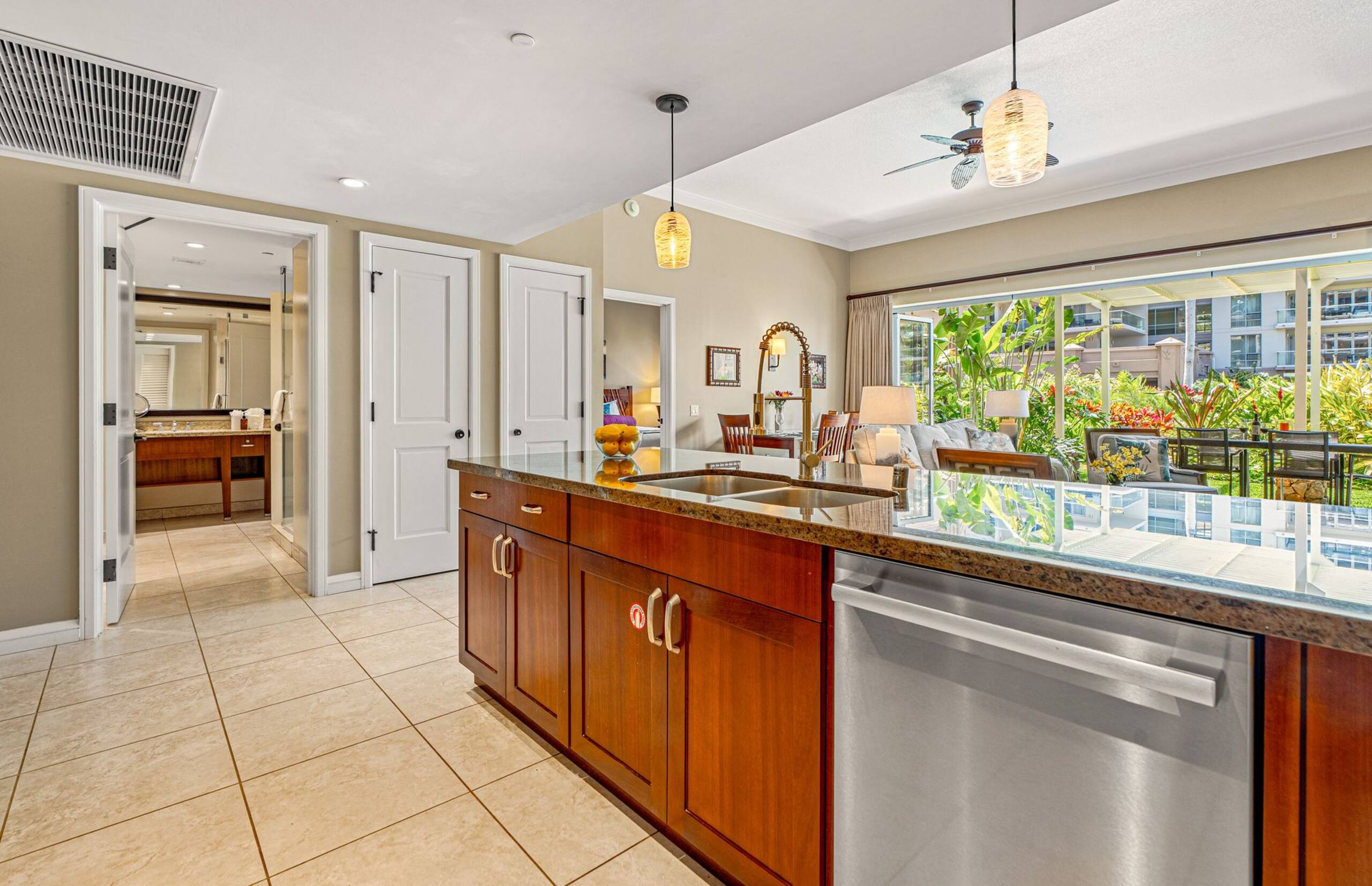 Condo in Lahaina · ★5.0 · 2 bedrooms · 3 beds · 2 baths - Image 12