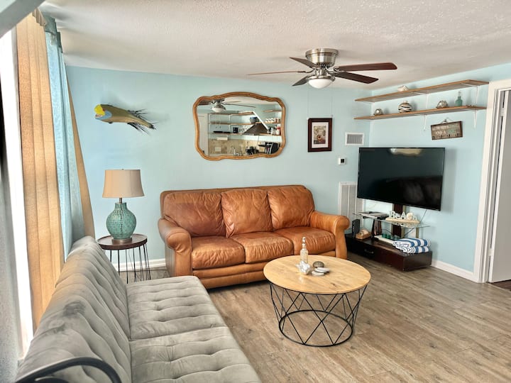 Coastal Escape, Pets Allowed! - Galveston, TX