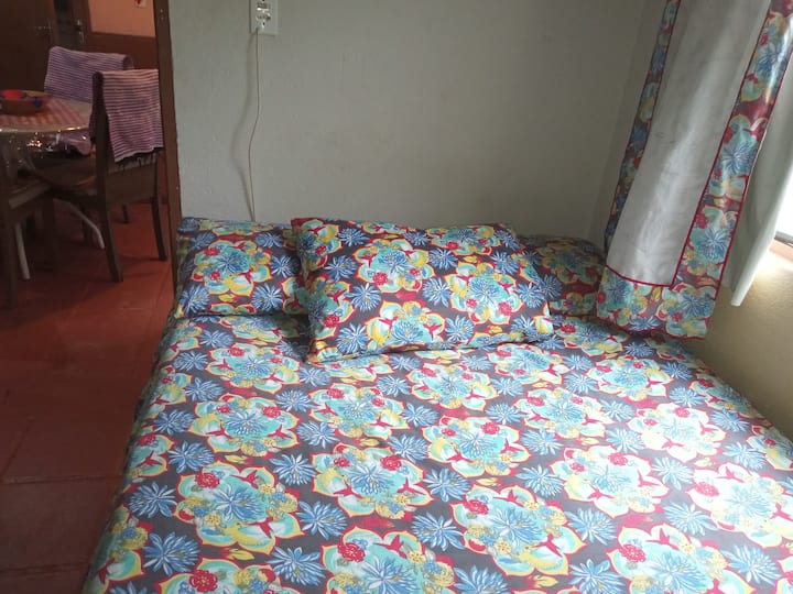Kitanda cha watu wawili 