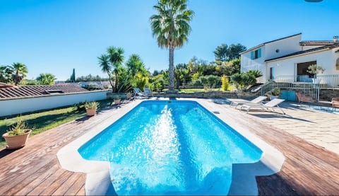 Stunning villa with pétanque court and games room