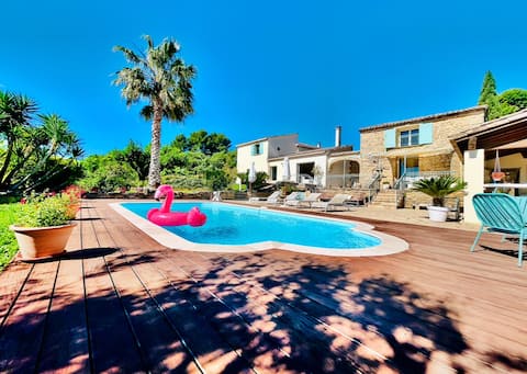 Beautiful villa with pool and jacuzzi near the sea