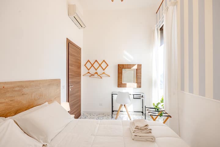 Easy Napoli Centro (Santa Chiara - Porto) - ナポリ