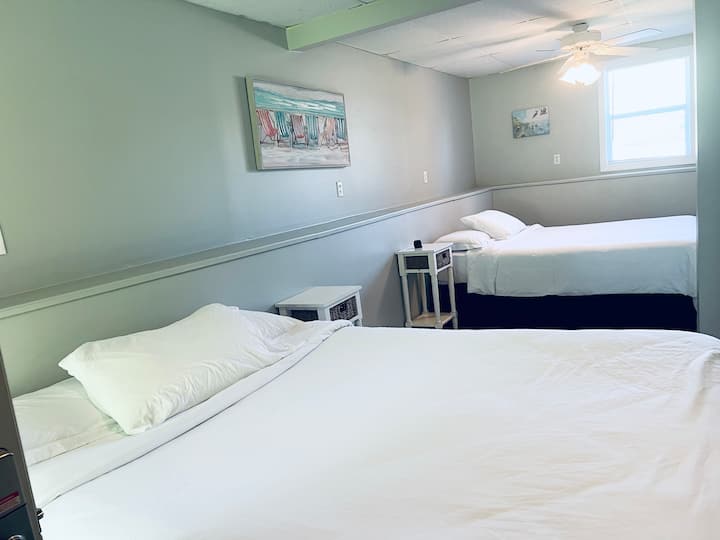 Chambre 4 - 2 Queens (4 places pour 4 personnes) - Sous-sol