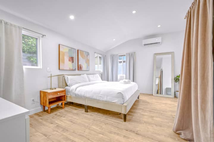 2 Bed 2 Bath Adu With Laundry And Fenced Yard - Burbank, CA