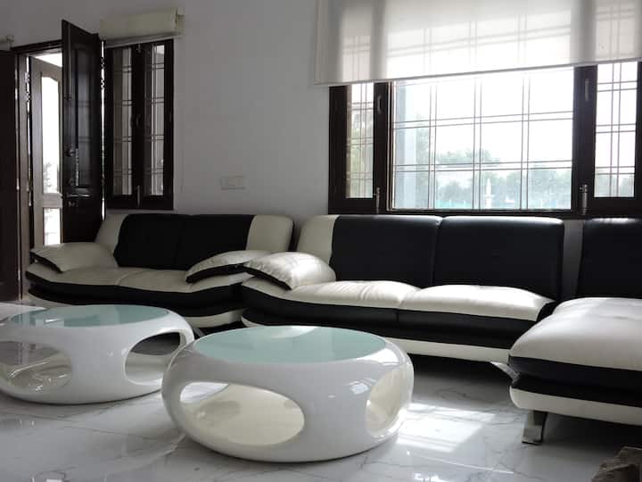 Whistling Woods Farmhouse - Gurugram