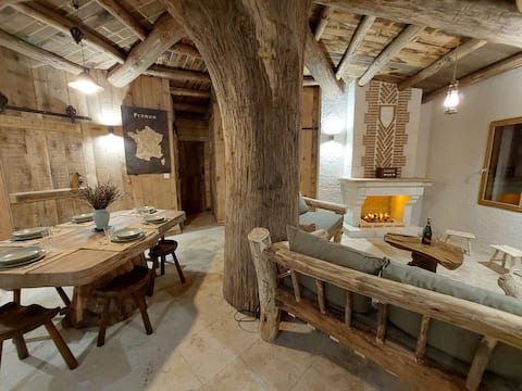 The 'Cul de Loup' or the 'House around the Tree'