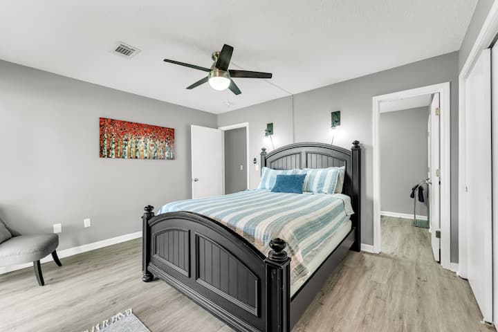 Pumzika na ufurahie likizo yako ya Branson ukiwa nasi. Mwenyeji ni Branson Lakes Lodging.
Safi na yenye starehe ikiwa na bafu la ndani.