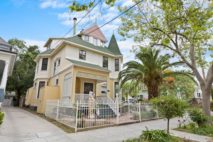 SJ Downtown Historical with Victorian Experience gallery image 2