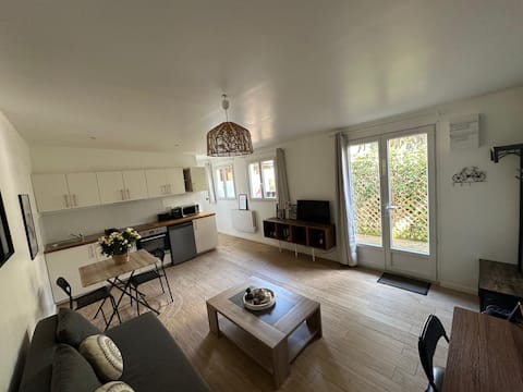 Popular Airbnb listing: La dépendance Cécile – for 2 or 3 travelers in Maisons Alfort