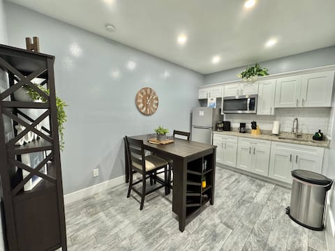 Popular Airbnb listing: Secret Serenity Guest Suite in Egypt Lake Leto