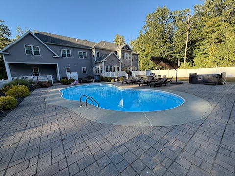 9 Bedroom Home, Heated Inground Pool, HotTub