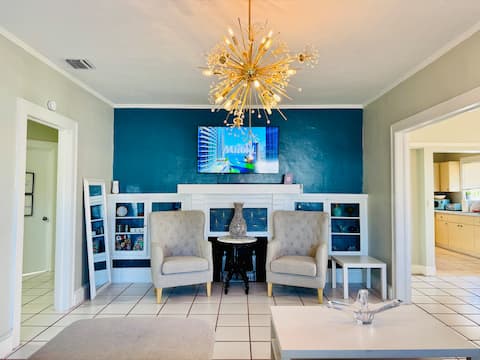 Top performing Airbnb: 6 year SuperHost! 2 Suites, yard, parking, laundry in East Little Havana