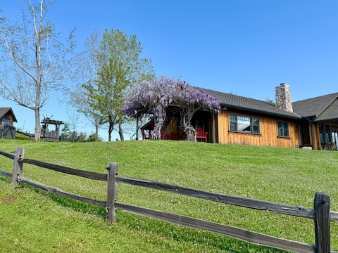 Luxury ranch home w/ hot tub, pool & amazing views