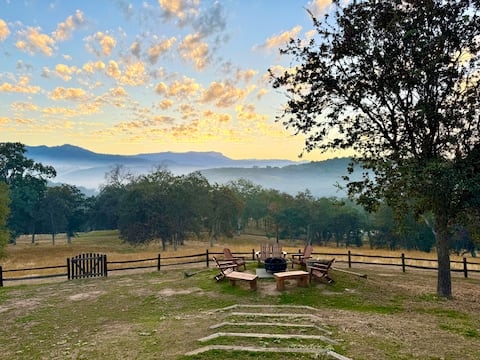 Luxury ranch home w/ hot tub, pool & amazing views