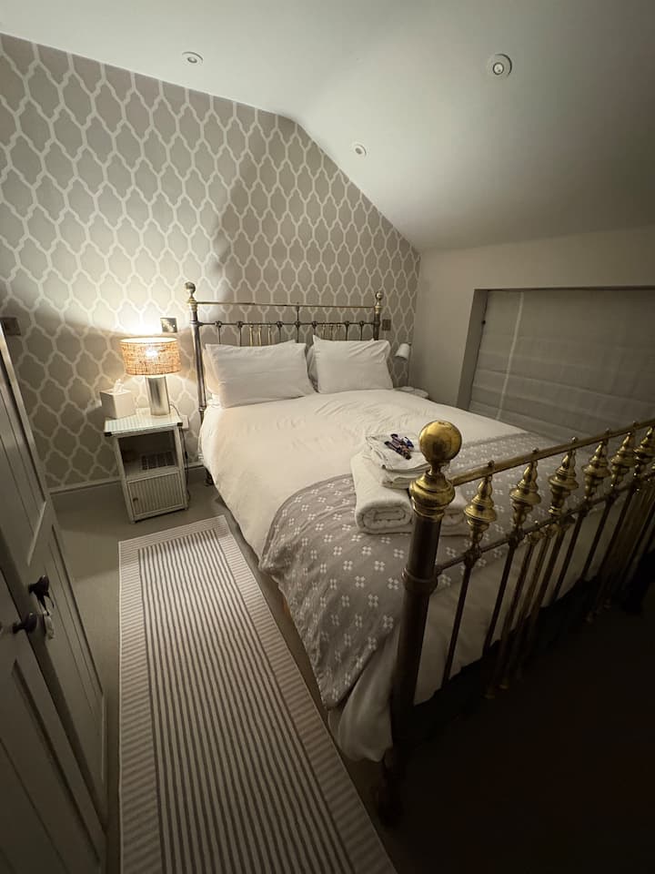 Cozy Cottage B&b: Private Bathroom & Dog Friendly - Stockport